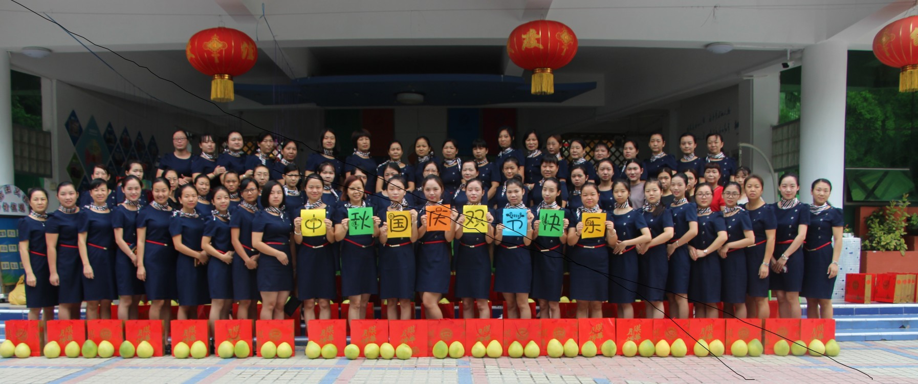 “佳”人團(tuán)聚，迎中秋慶國(guó)慶                     --遠(yuǎn)恒佳花園幼兒園中秋國(guó)慶活動(dòng)報(bào)道