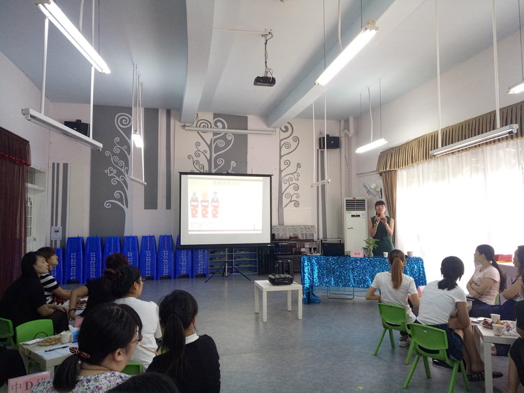 “家園攜手，共同擔(dān)當(dāng)”——溪山幼兒園第七屆家長(zhǎng)委員會(huì)第一次會(huì)議