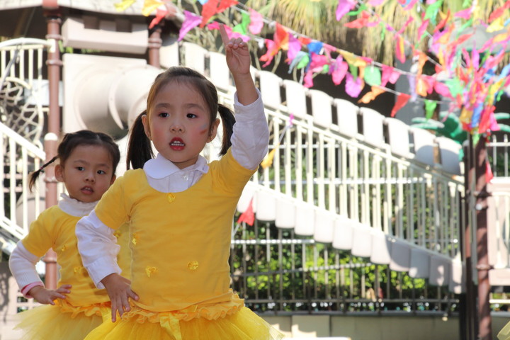 炫彩多世界，走向新時(shí)代”慶集團(tuán)20周年級(jí)組決賽暨頒獎(jiǎng)典禮