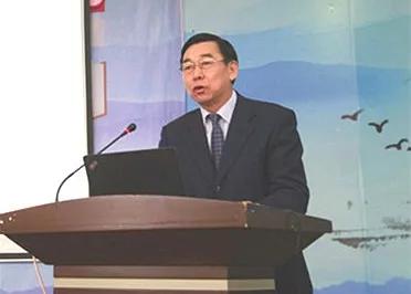 卜祥林校長為干部、教師進(jìn)行課堂教學(xué)全員培訓(xùn)