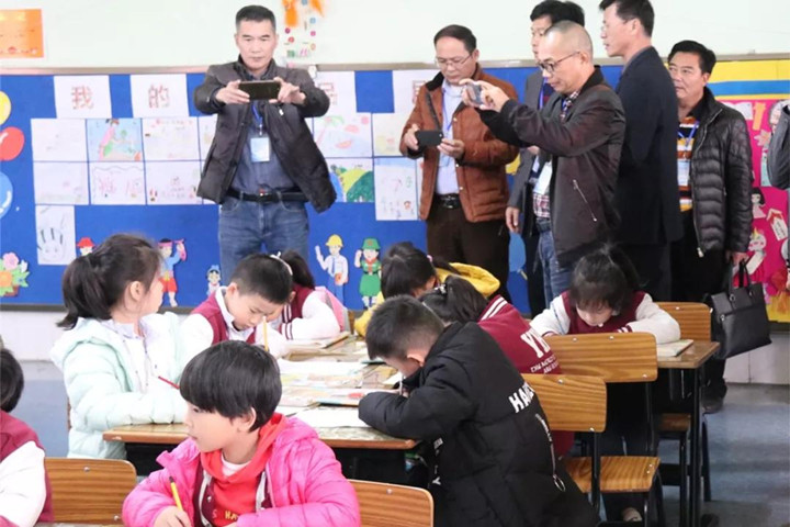 湛江遂溪小學(xué)校長督學(xué)高級(jí)研修班考察團(tuán)來?？疾鞂W(xué)習(xí)