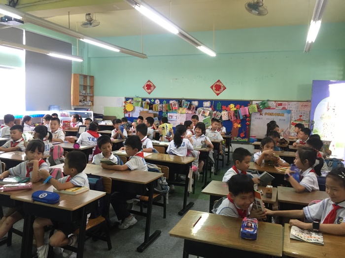 “多學(xué)多看多動手，科學(xué)世界任我游”——記小學(xué)部科技節(jié)系列活動